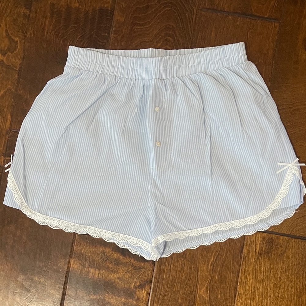 NWOT Boutique Rareraw Women's Shorts with Lace Trim Sz Small